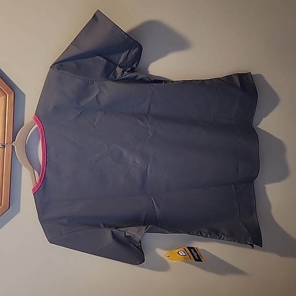 Wondering scrub top - Picture 2 of 5